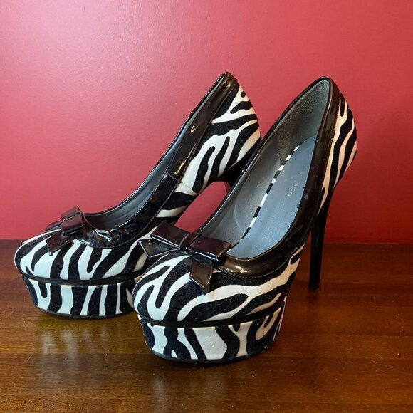 Forever Women's B/W Zebra Print Platform Shoes - Size 7.5 - Picture 2 of 7
